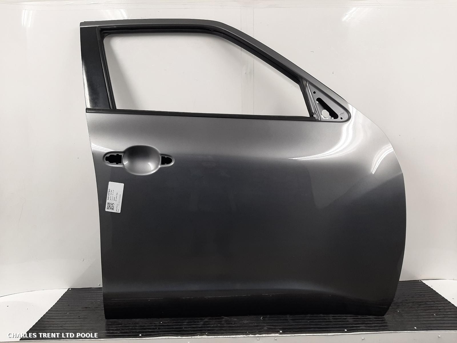 2015 - NISSAN - JUKE - DOOR (FRONT - RIGHT / DRIVER SIDE)