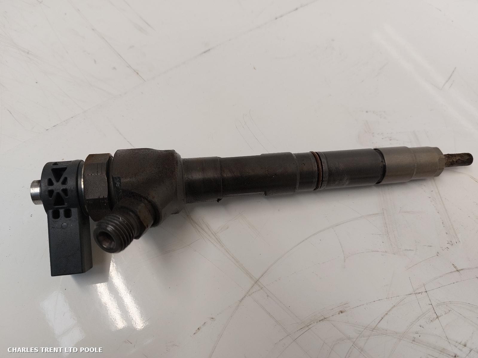 2013 - VOLKSWAGEN - GOLF - FUEL INJECTOR