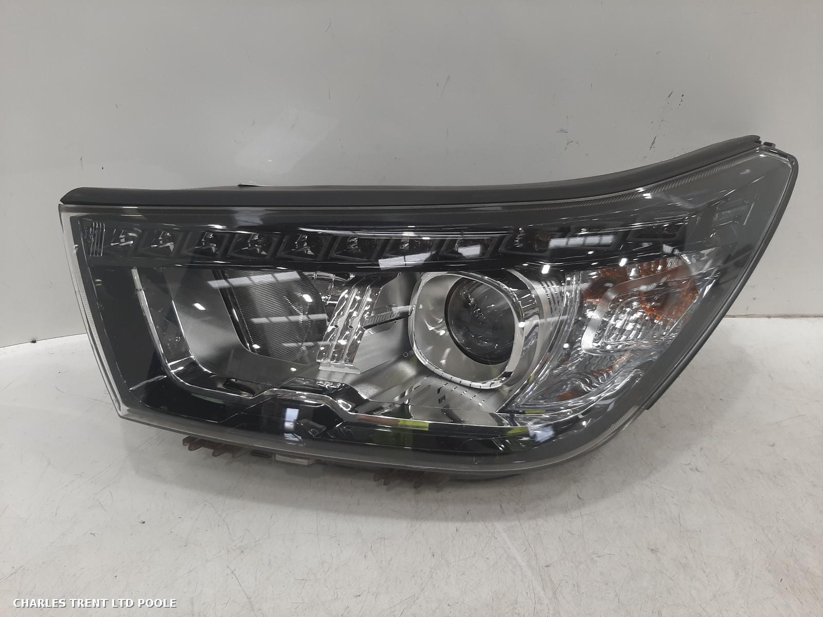 2016 - SSANGYONG - TIVOLI - HEADLIGHT / HEADLAMP (LEFT / PASSENGER SIDE)