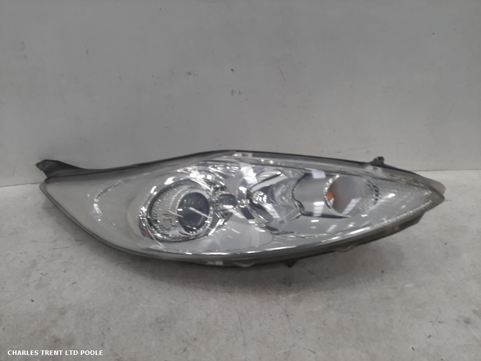 2008 - FORD - FIESTA - HEADLIGHT / HEADLAMP (RIGHT / DRIVER SIDE)