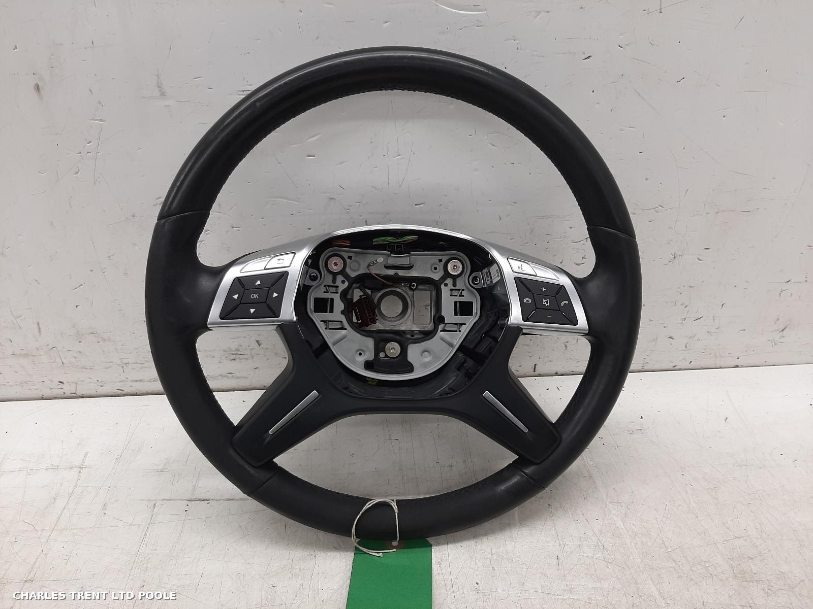 2011 - MERCEDES - C CLASS - STEERING WHEEL