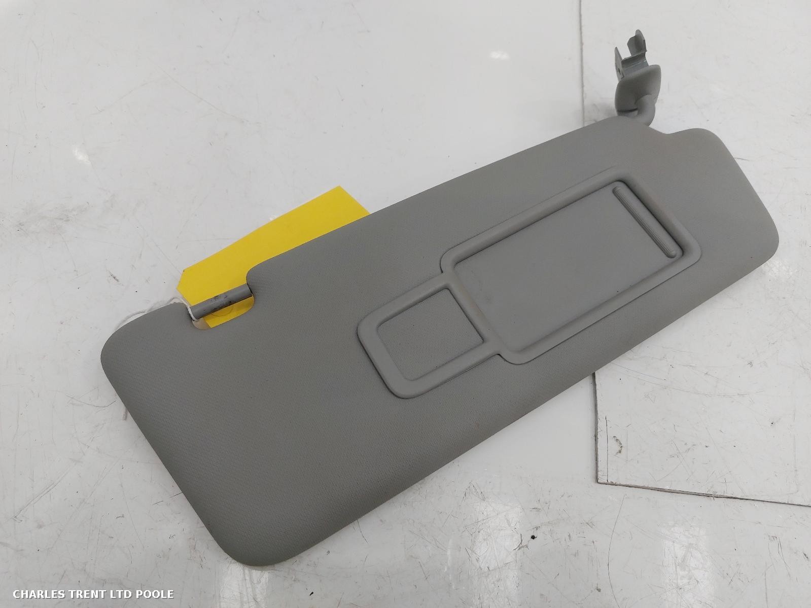 2015 - AUDI - A1 - SUN VISOR