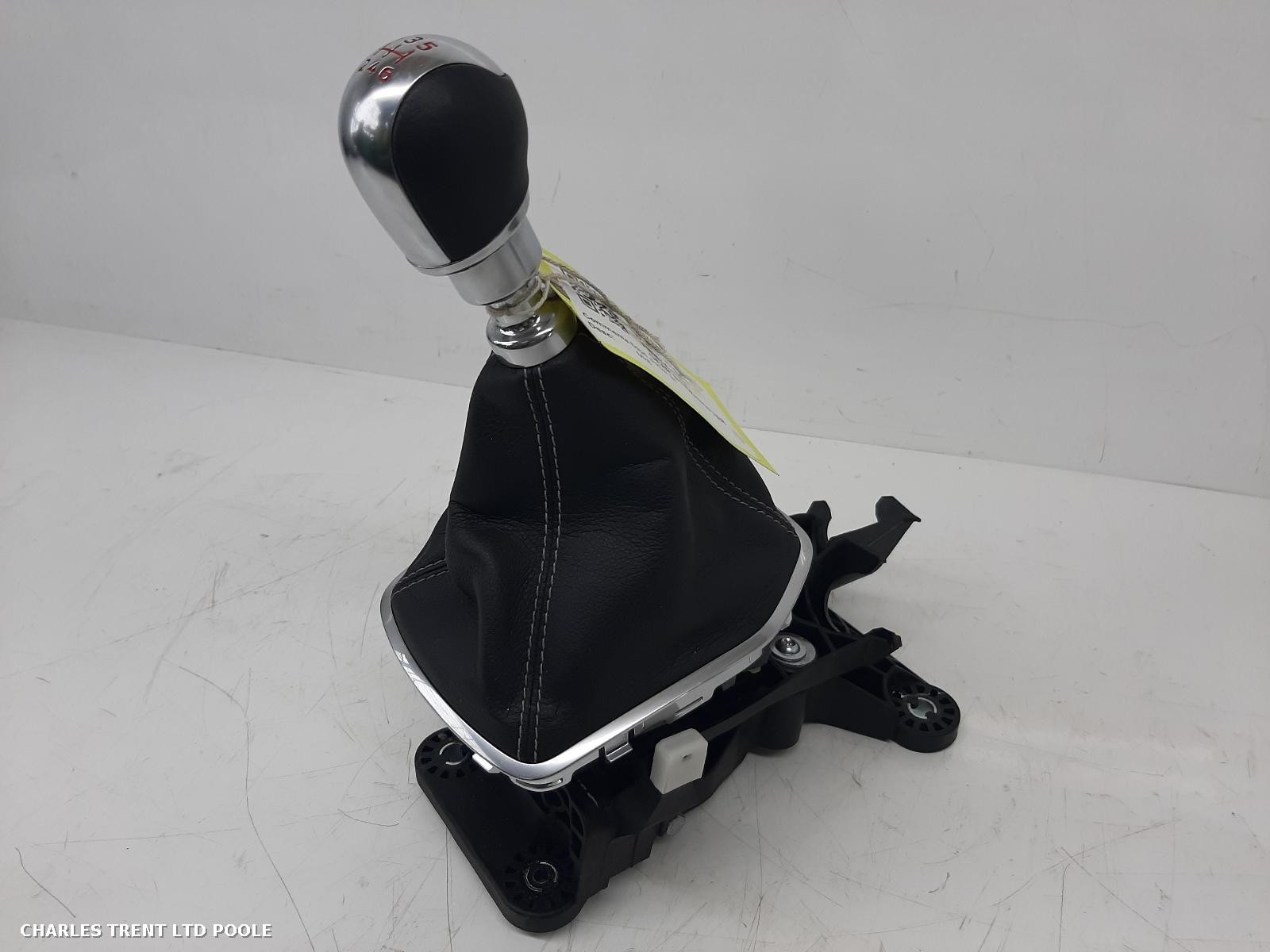 2019 - FORD - FIESTA - GEAR STICK