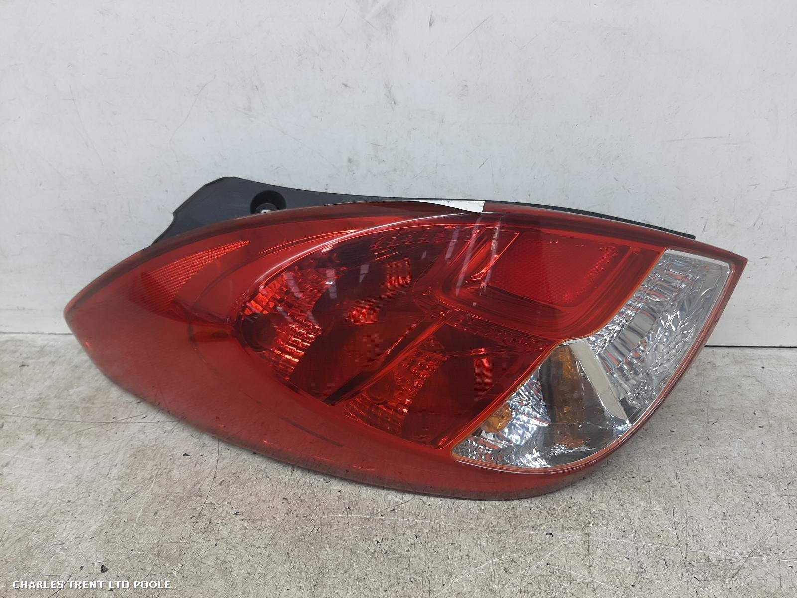 2014 - HYUNDAI - I20 - TAIL LIGHT / REAR LIGHT (LEFT / PASSENGER SIDE)