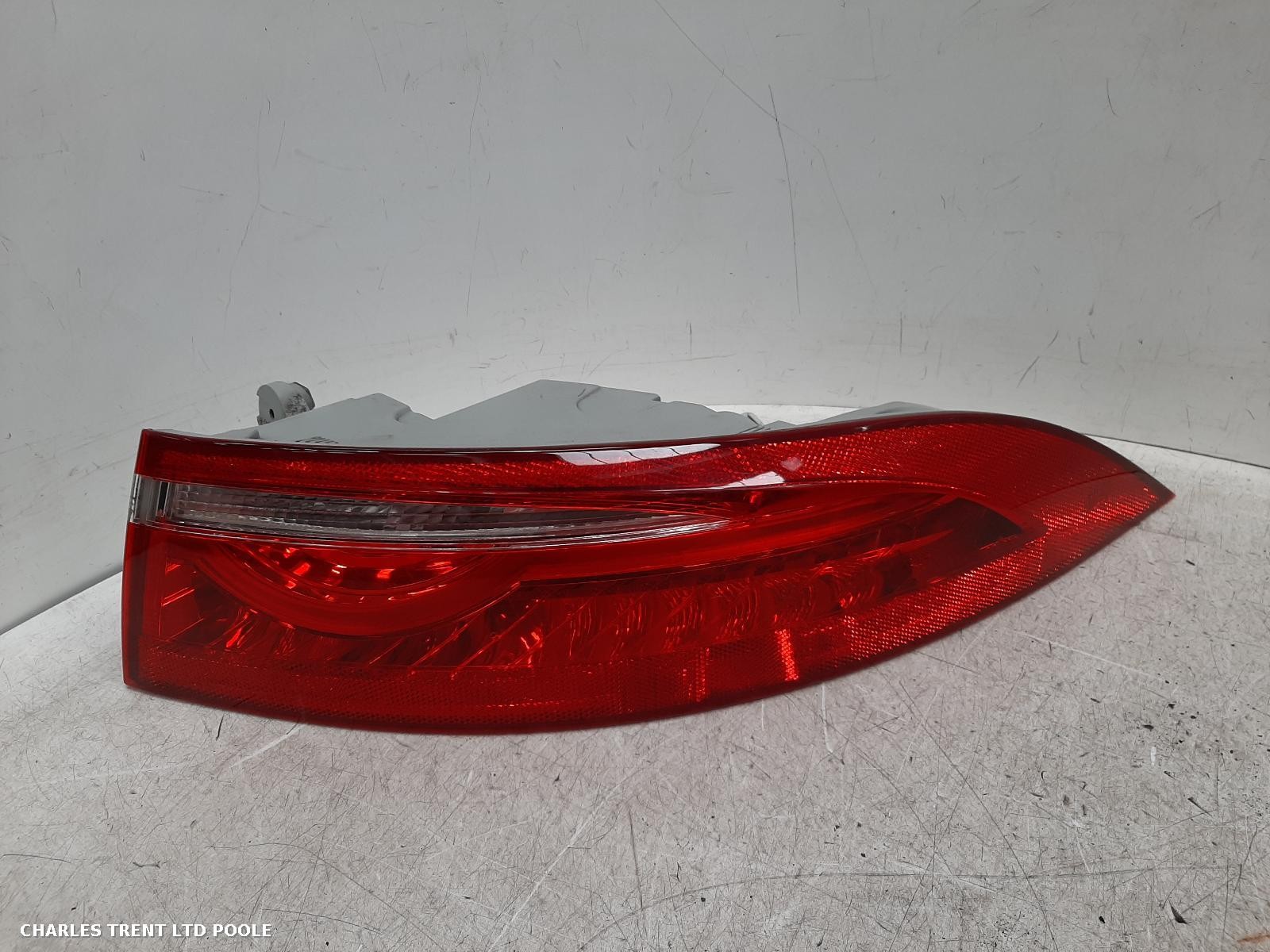 2016 - JAGUAR - XF - TAIL LIGHT / REAR LIGHT (RIGHT / DRIVER SIDE)