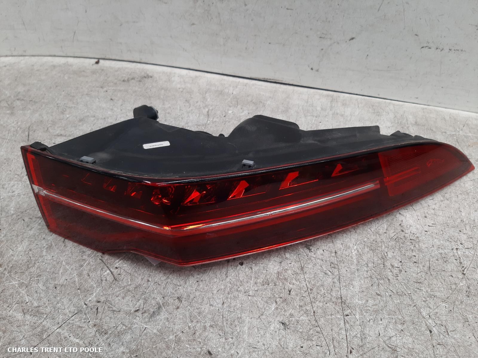 2019 - JAGUAR - I-PACE - TAIL LIGHT / REAR LIGHT (RIGHT / DRIVER SIDE)