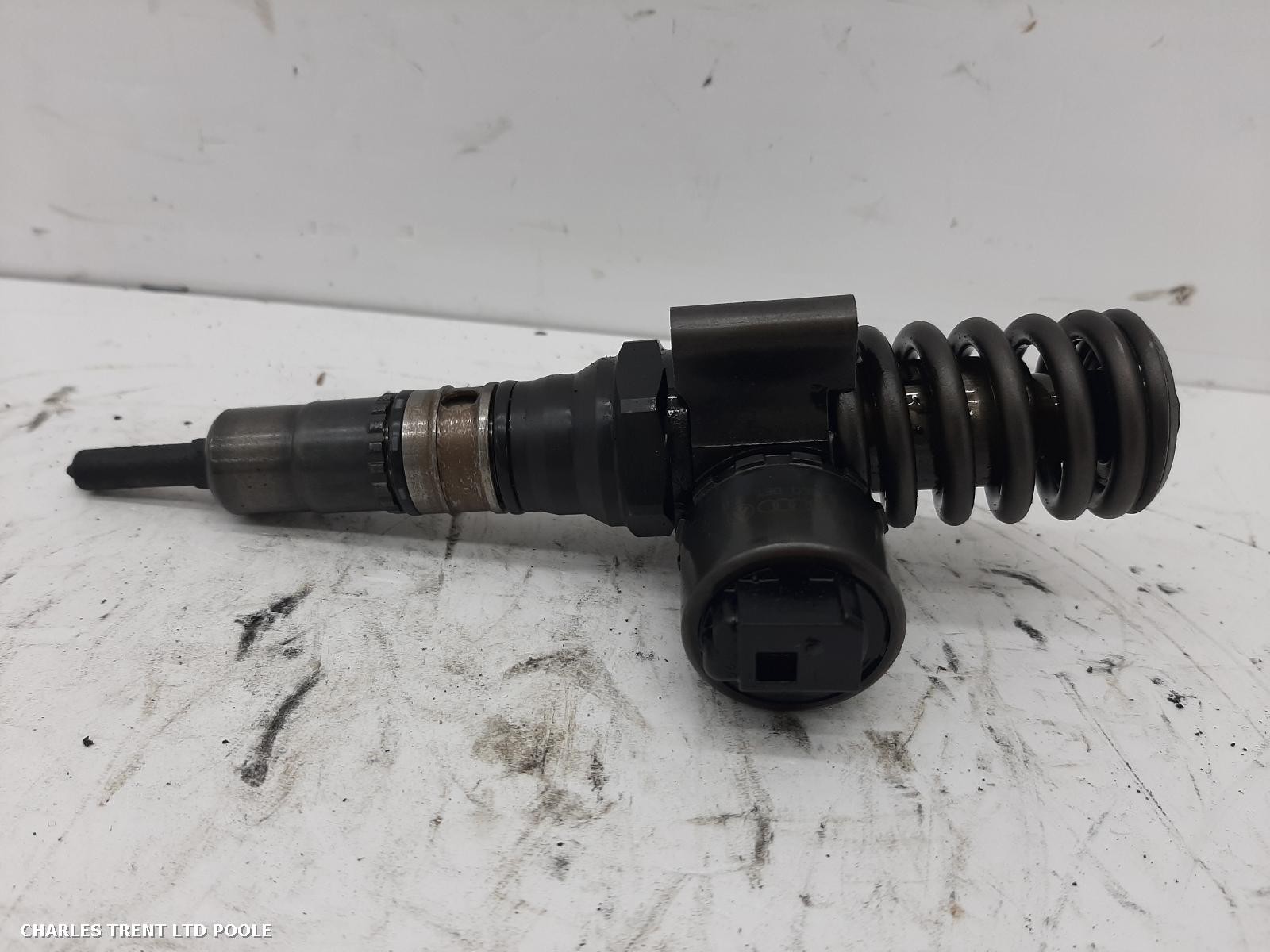 2006 - VOLKSWAGEN - TOURAN - FUEL INJECTOR