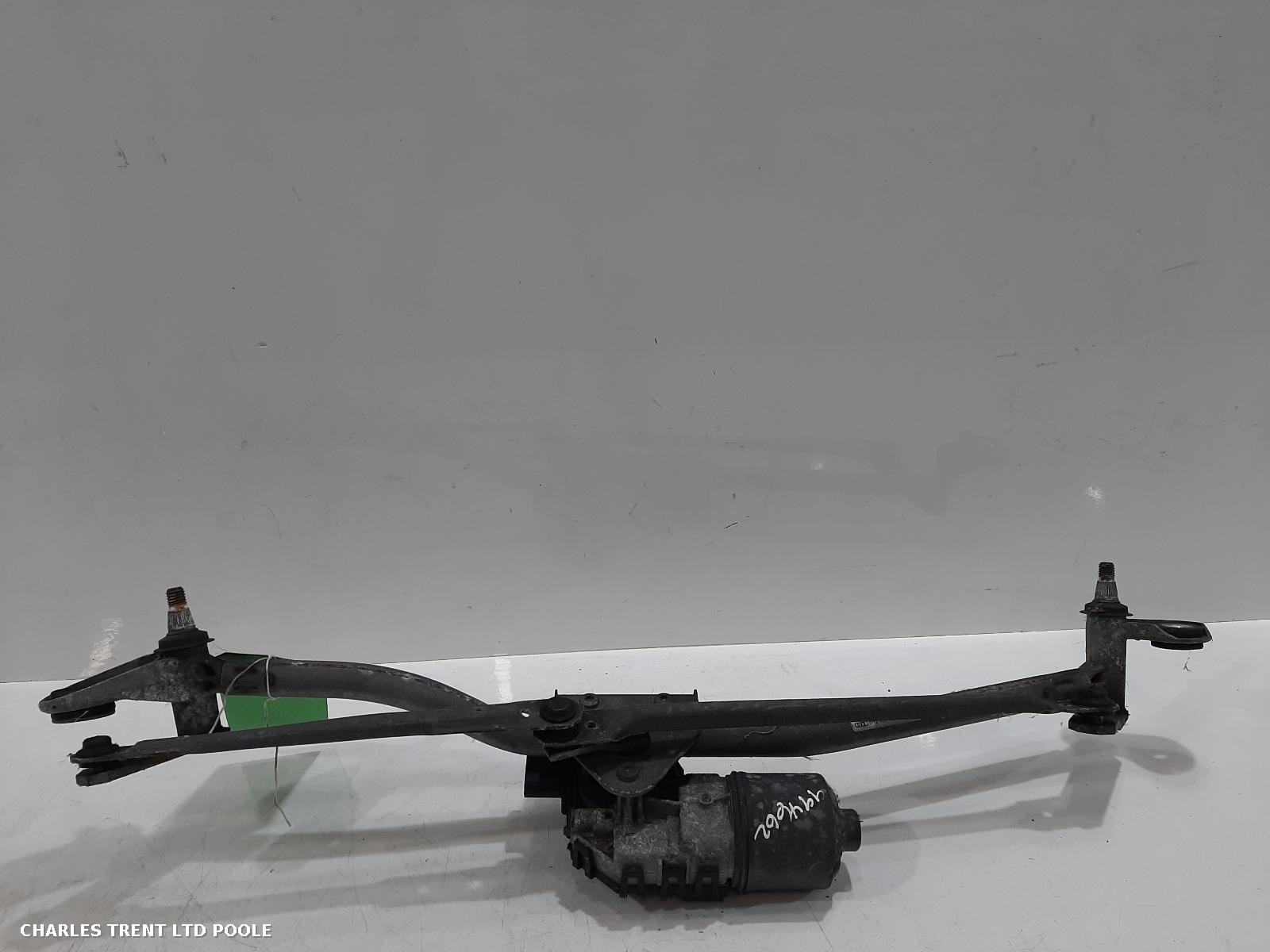 2007 - AUDI - A4 - WIPER MOTOR (FRONT)