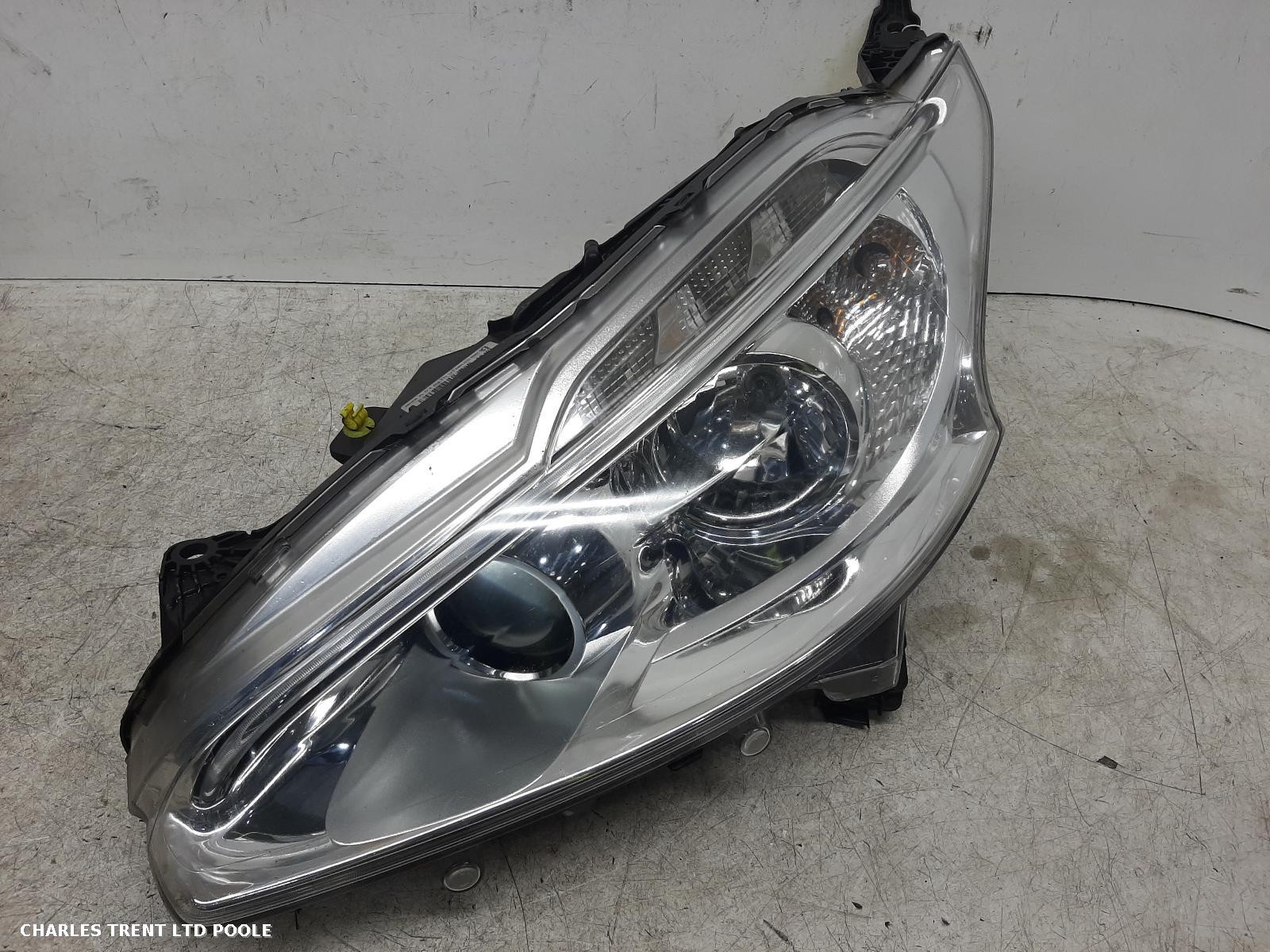 2012 - PEUGEOT - 208 - HEADLIGHT / HEADLAMP (LEFT / PASSENGER SIDE)