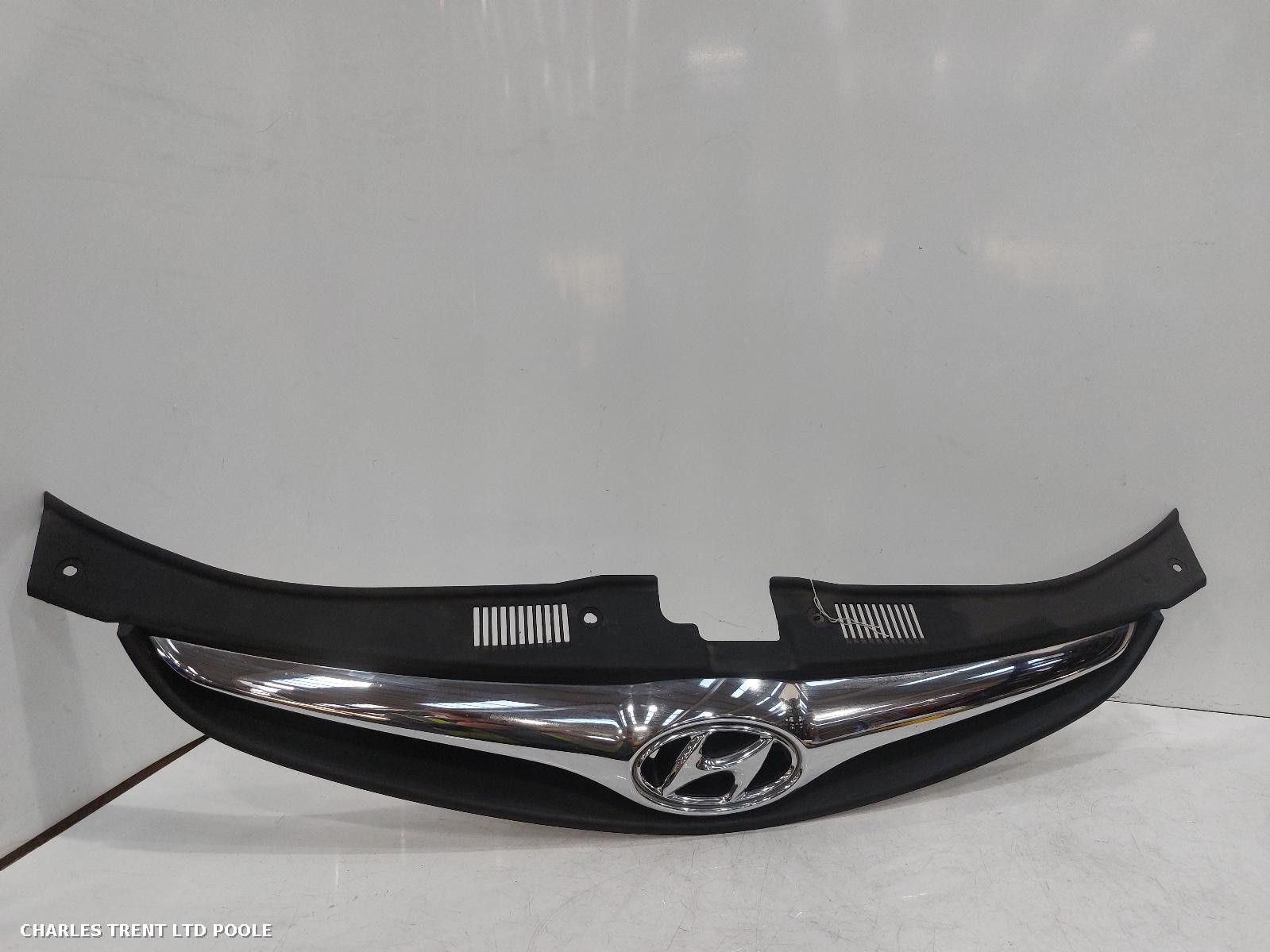 2011 - HYUNDAI - I30 - GRILLE