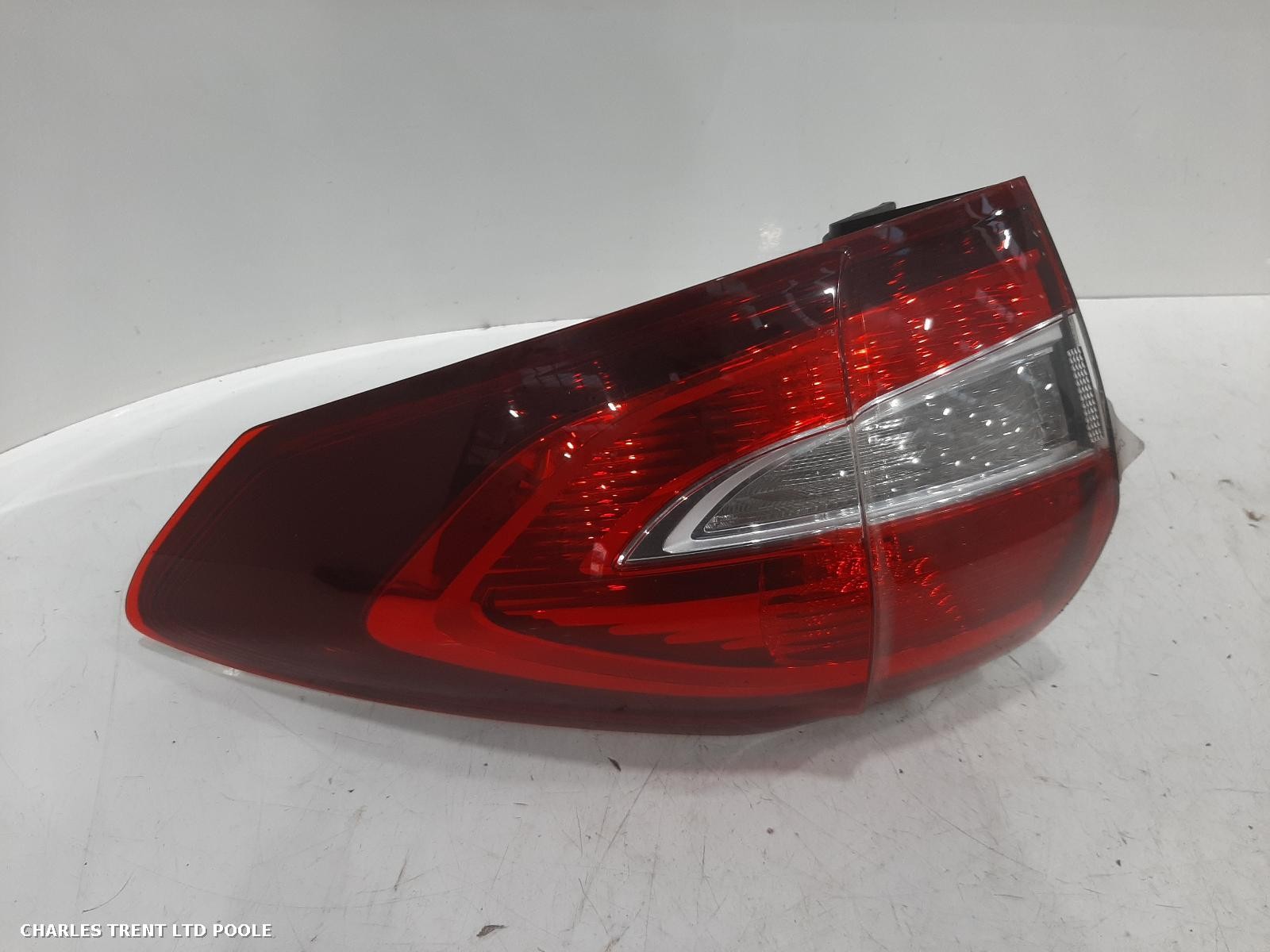 2017 - FORD - FOCUS C MAX - TAIL LIGHT / REAR LIGHT (RIGHT / DRIVER SIDE)