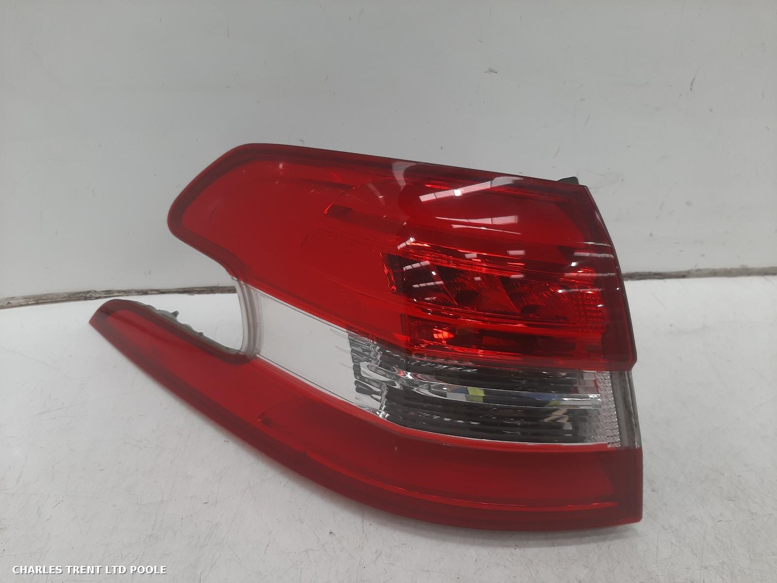 2016 - PEUGEOT - 308 - TAIL LIGHT / REAR LIGHT (LEFT / PASSENGER SIDE)