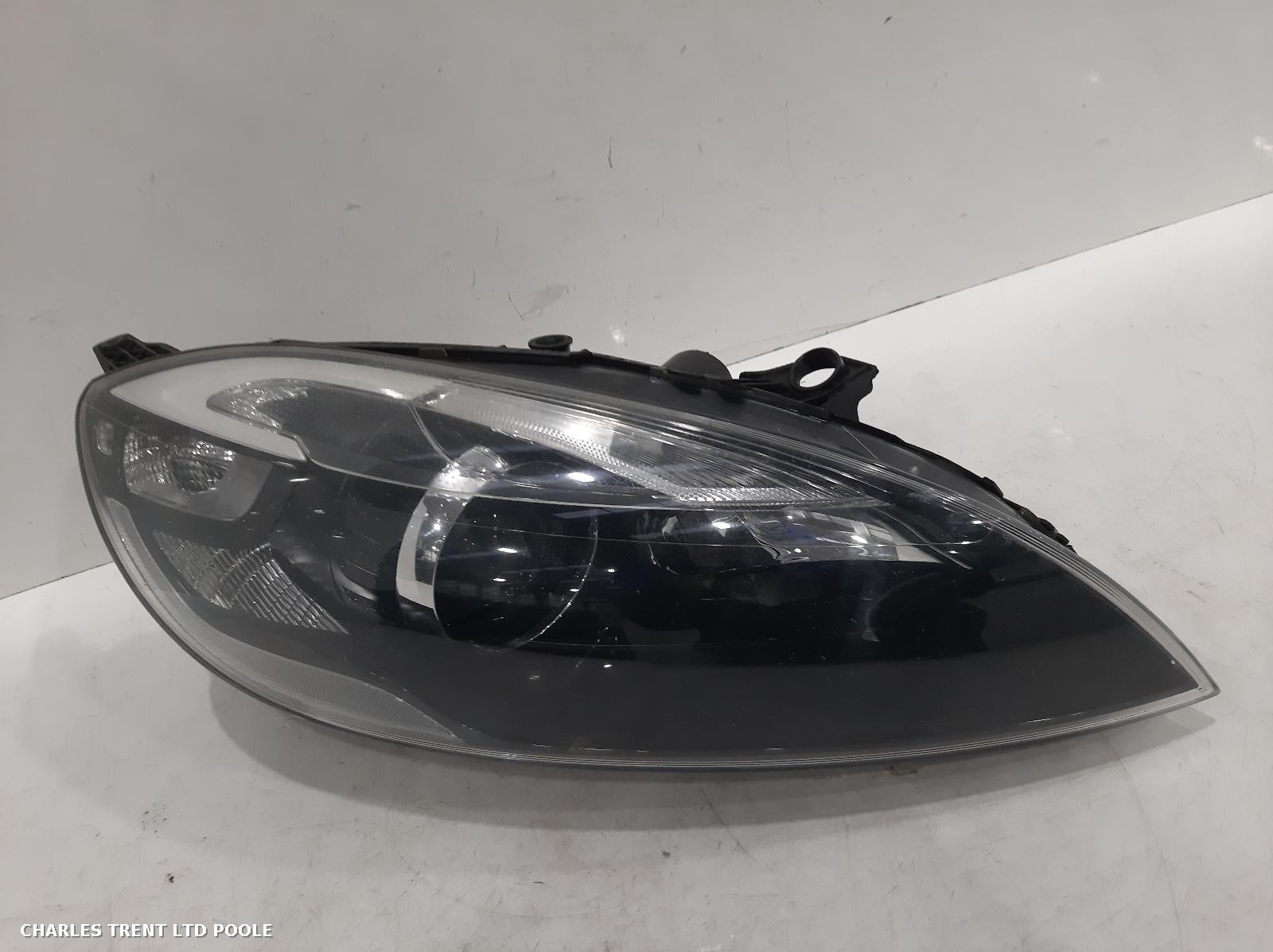 2014 - VOLVO - V40 - HEADLIGHT / HEADLAMP (RIGHT / DRIVER SIDE)