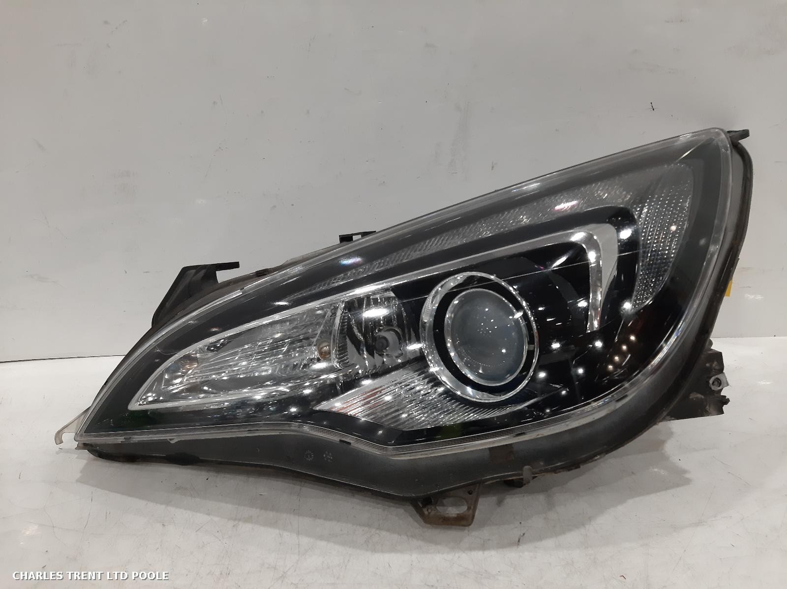 2015 - VAUXHALL - ASTRA - HEADLIGHT / HEADLAMP (LEFT / PASSENGER SIDE)